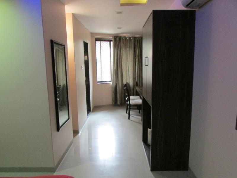Oyo 49867 Hotel Kalpana Residency مومباي المظهر الخارجي الصورة
