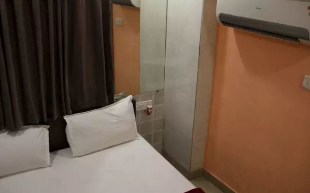 Oyo 49867 Hotel Kalpana Residency مومباي المظهر الخارجي الصورة